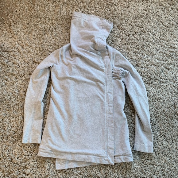 Lululemon Savasana Wrap Size 4 - Picture 2 of 16